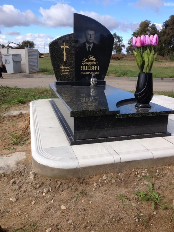 Пам'ятник на могилу дідусю