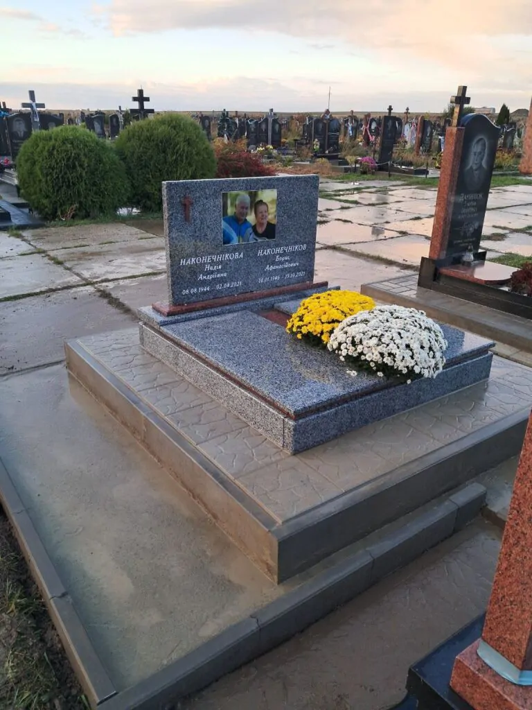 Як вибрати виробника пам'ятників