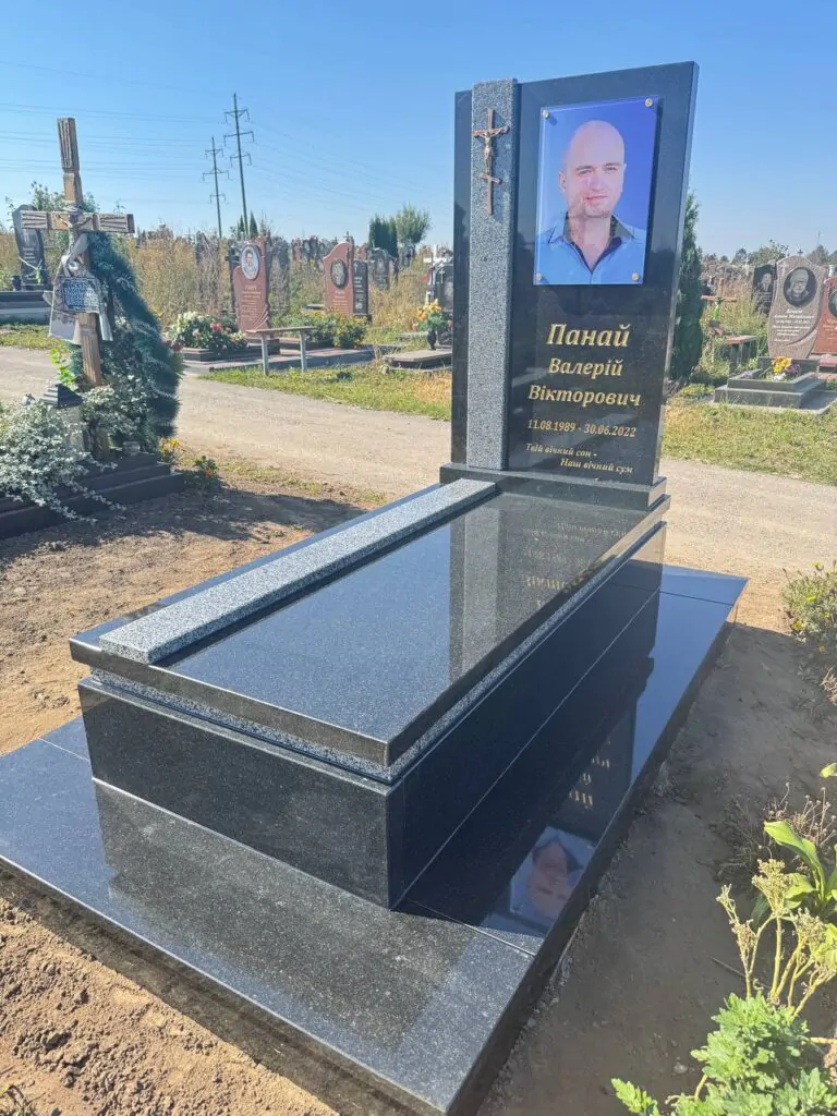 Встановлення пам'ятників