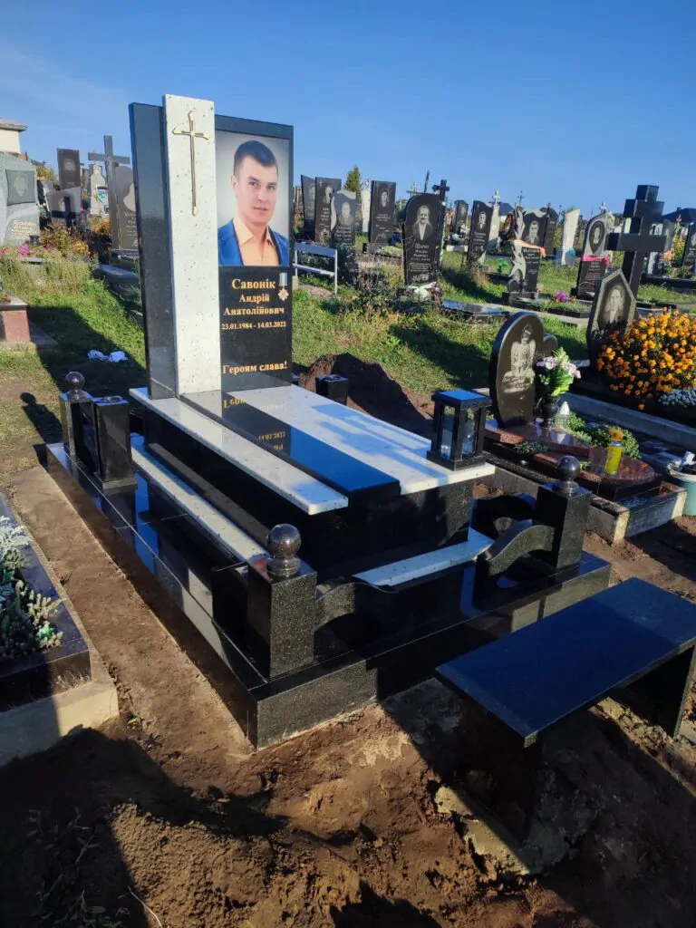 Як обрати пам'ятник