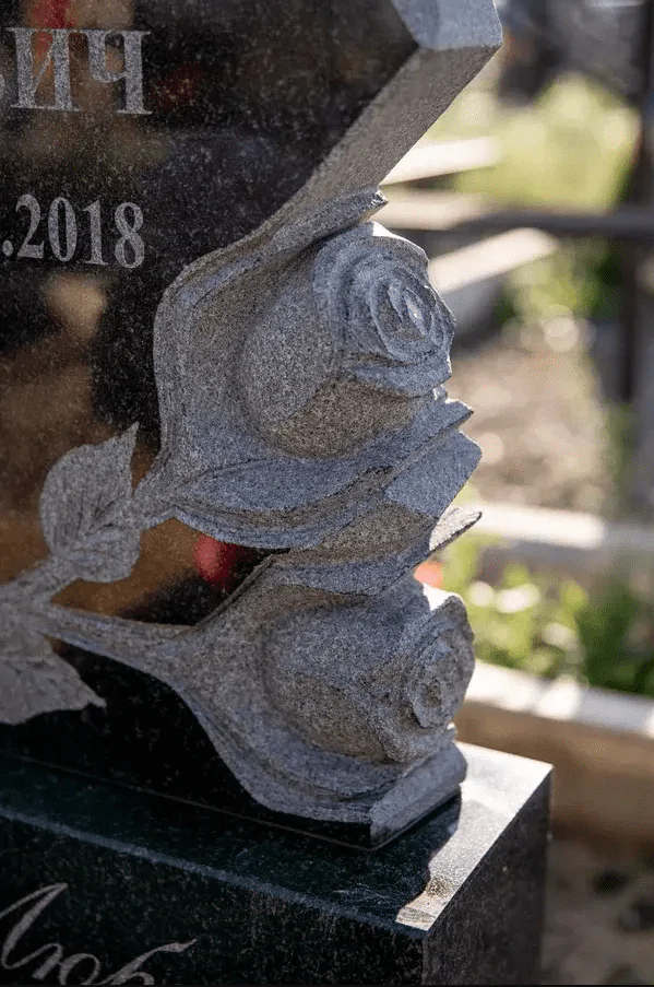Різьблені пам’ятники